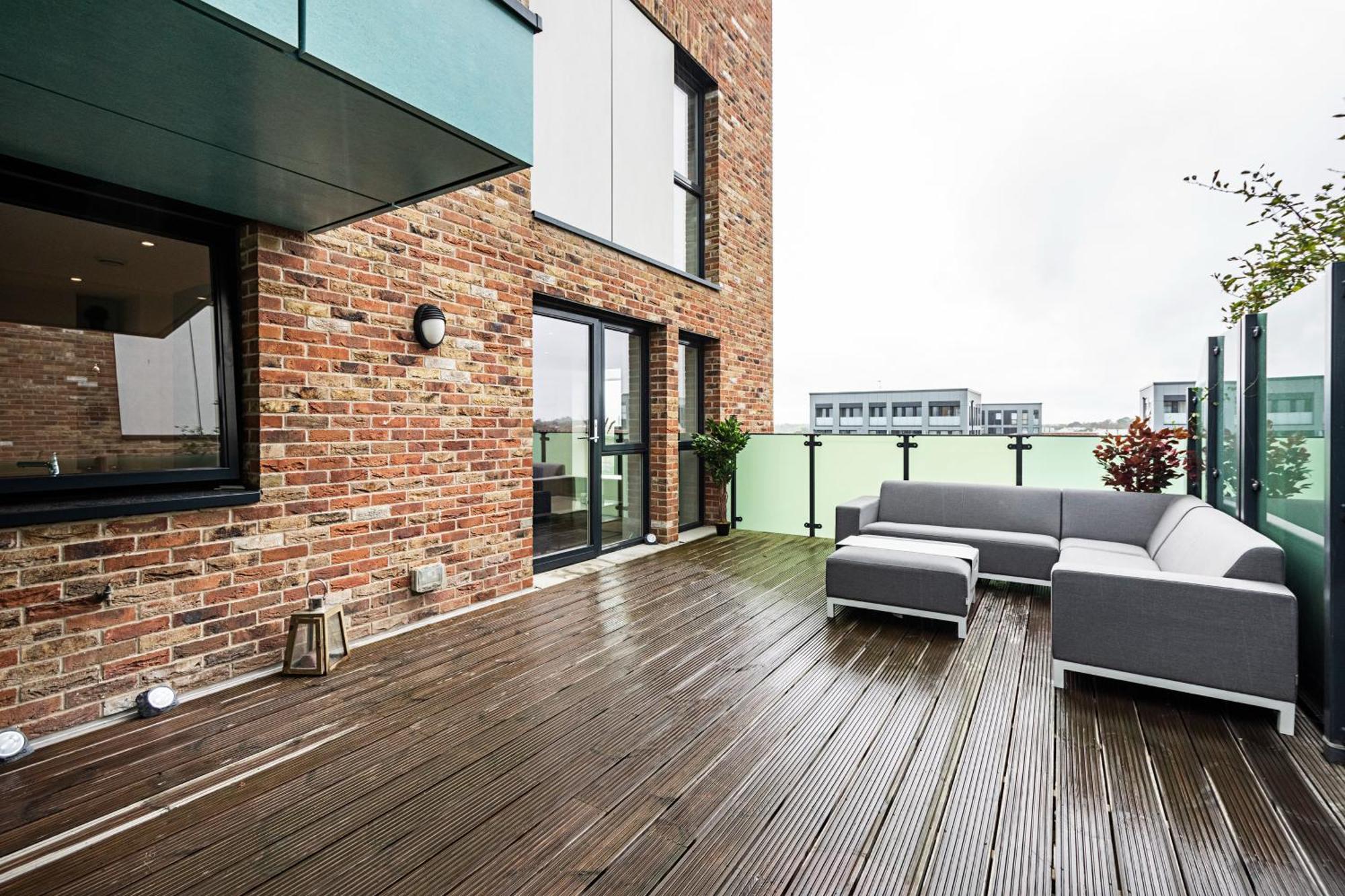 Апартаменты Chiswick Park 3 Bed 3 Bath West London - Parking Экстерьер фото