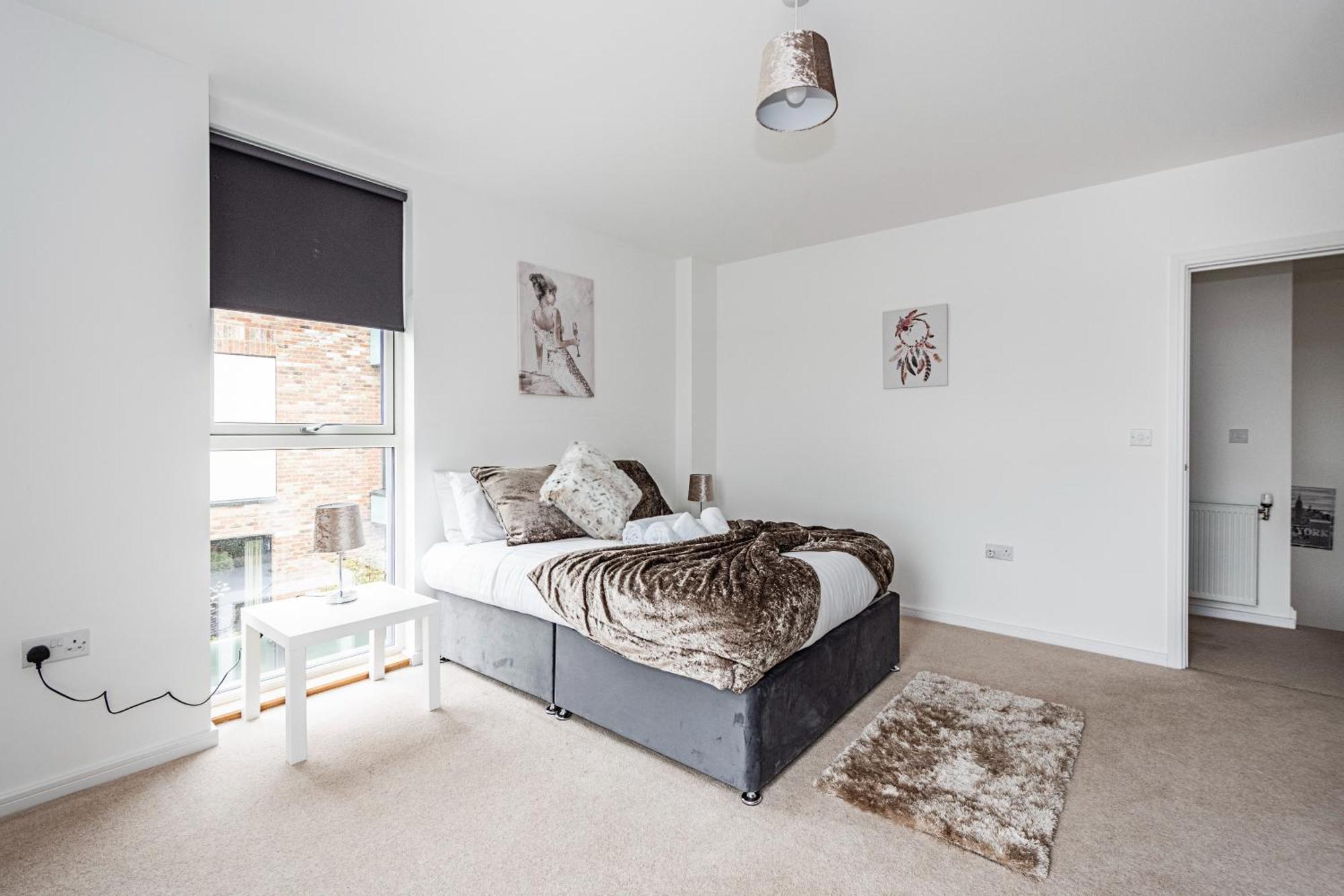 Апартаменты Chiswick Park 3 Bed 3 Bath West London - Parking Экстерьер фото