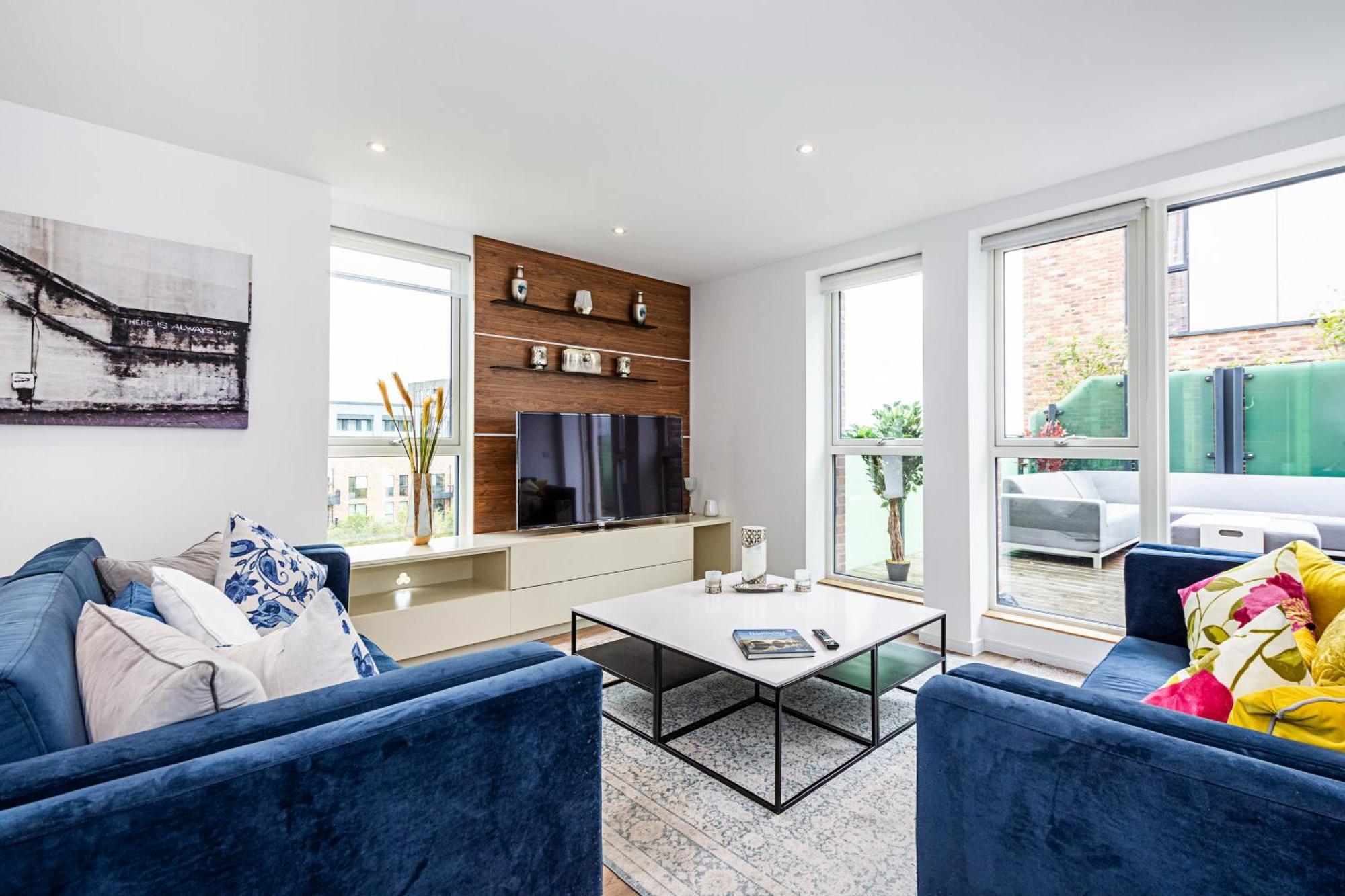 Апартаменты Chiswick Park 3 Bed 3 Bath West London - Parking Экстерьер фото