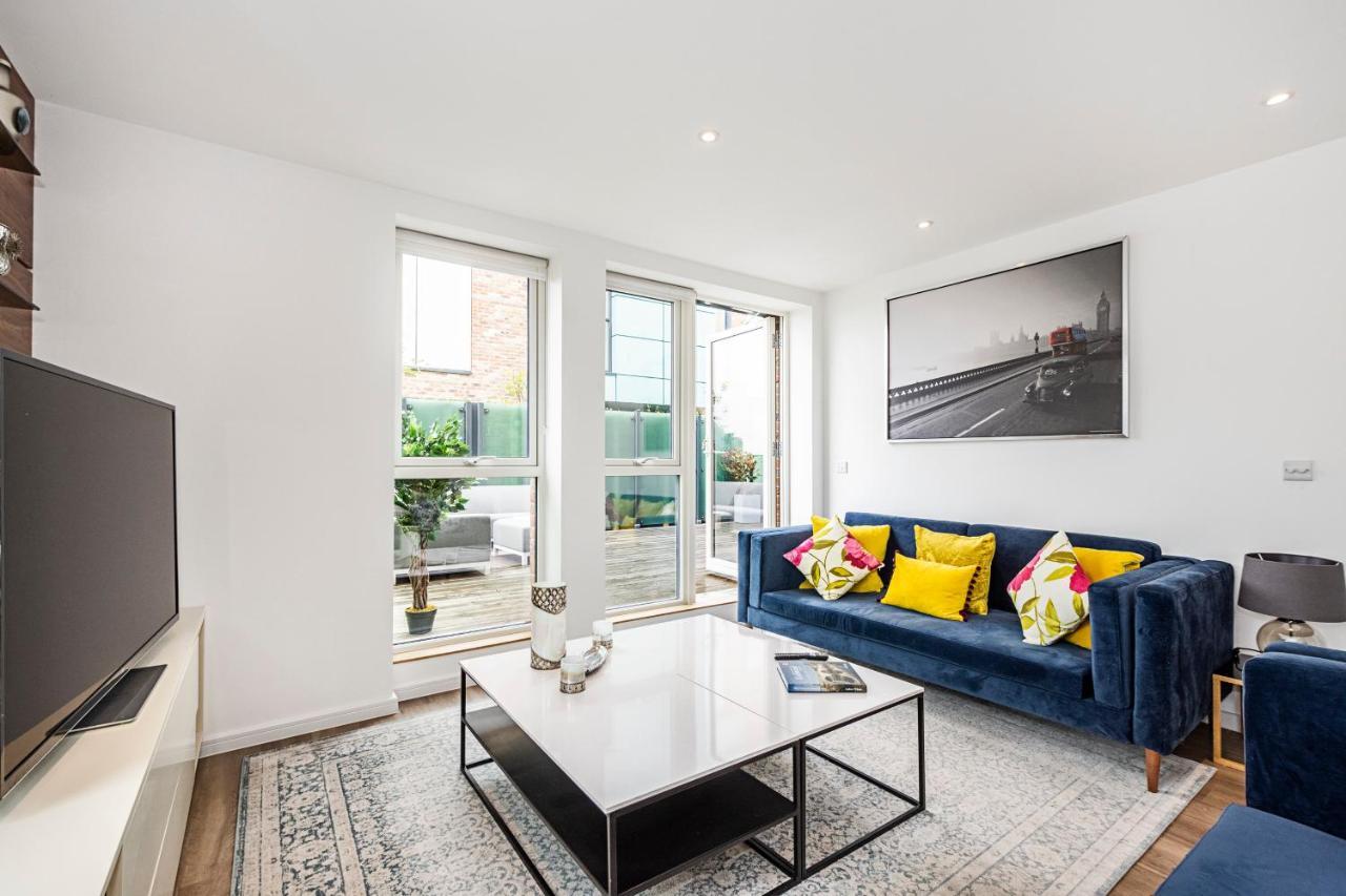 Апартаменты Chiswick Park 3 Bed 3 Bath West London - Parking Экстерьер фото
