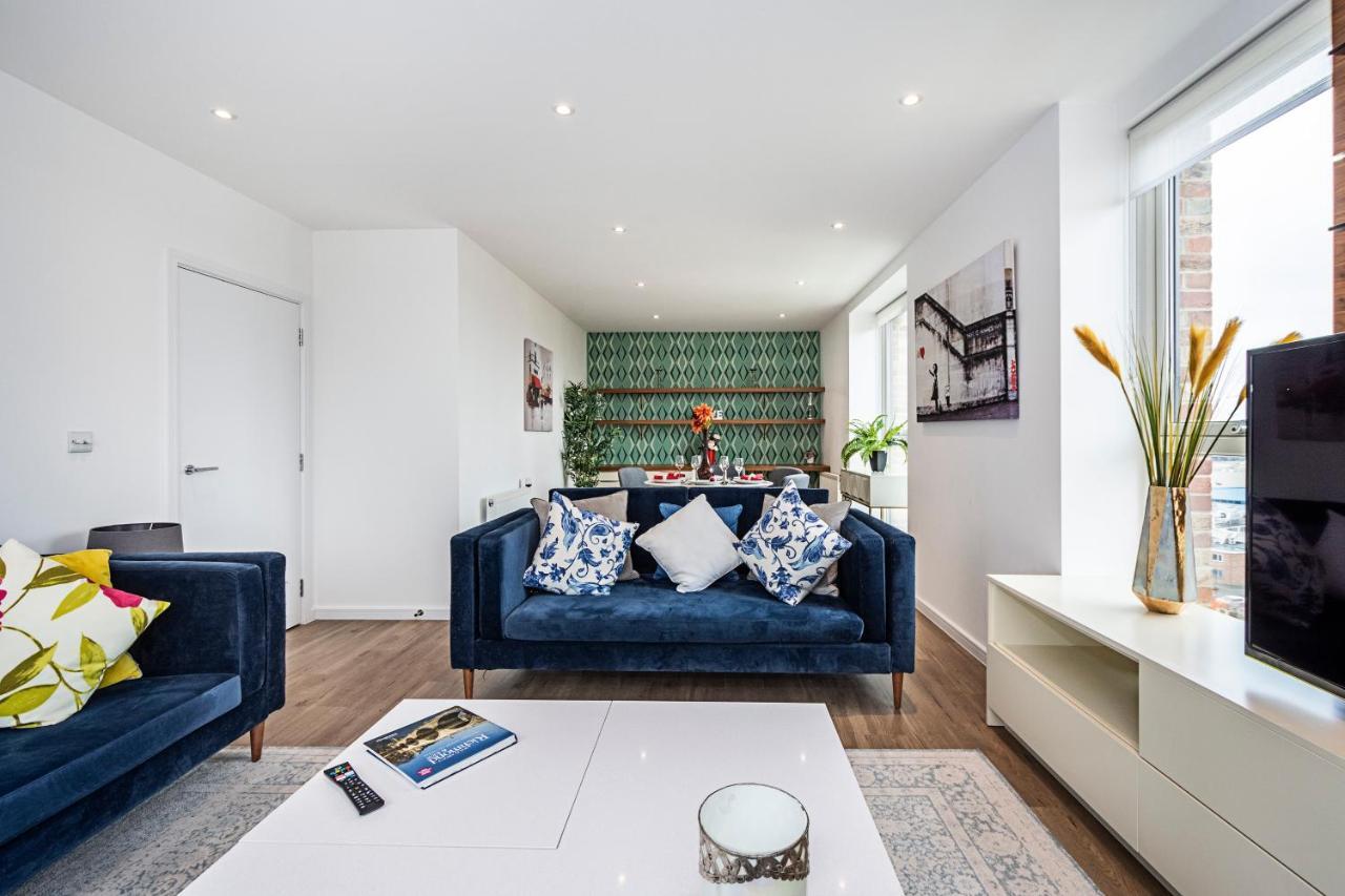 Апартаменты Chiswick Park 3 Bed 3 Bath West London - Parking Экстерьер фото