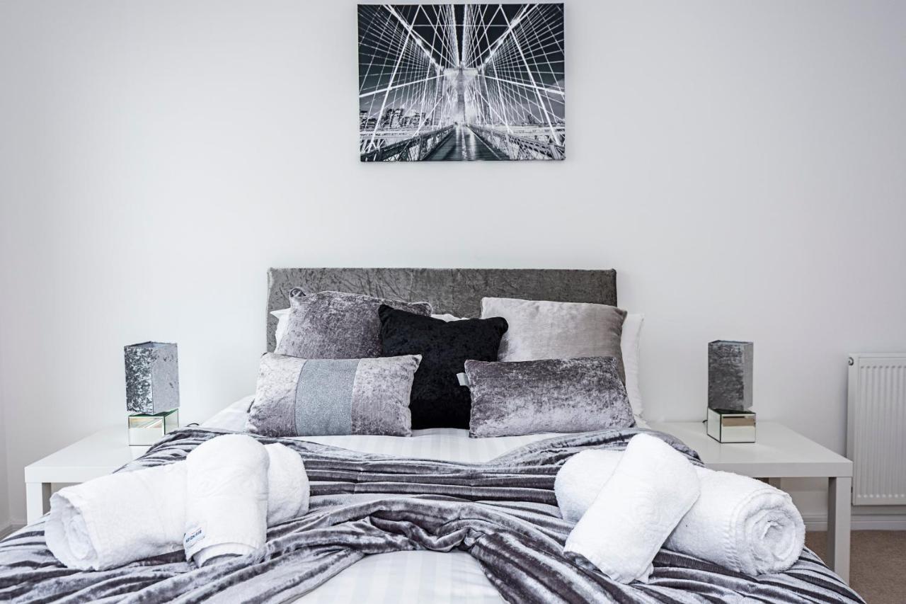 Апартаменты Chiswick Park 3 Bed 3 Bath West London - Parking Экстерьер фото