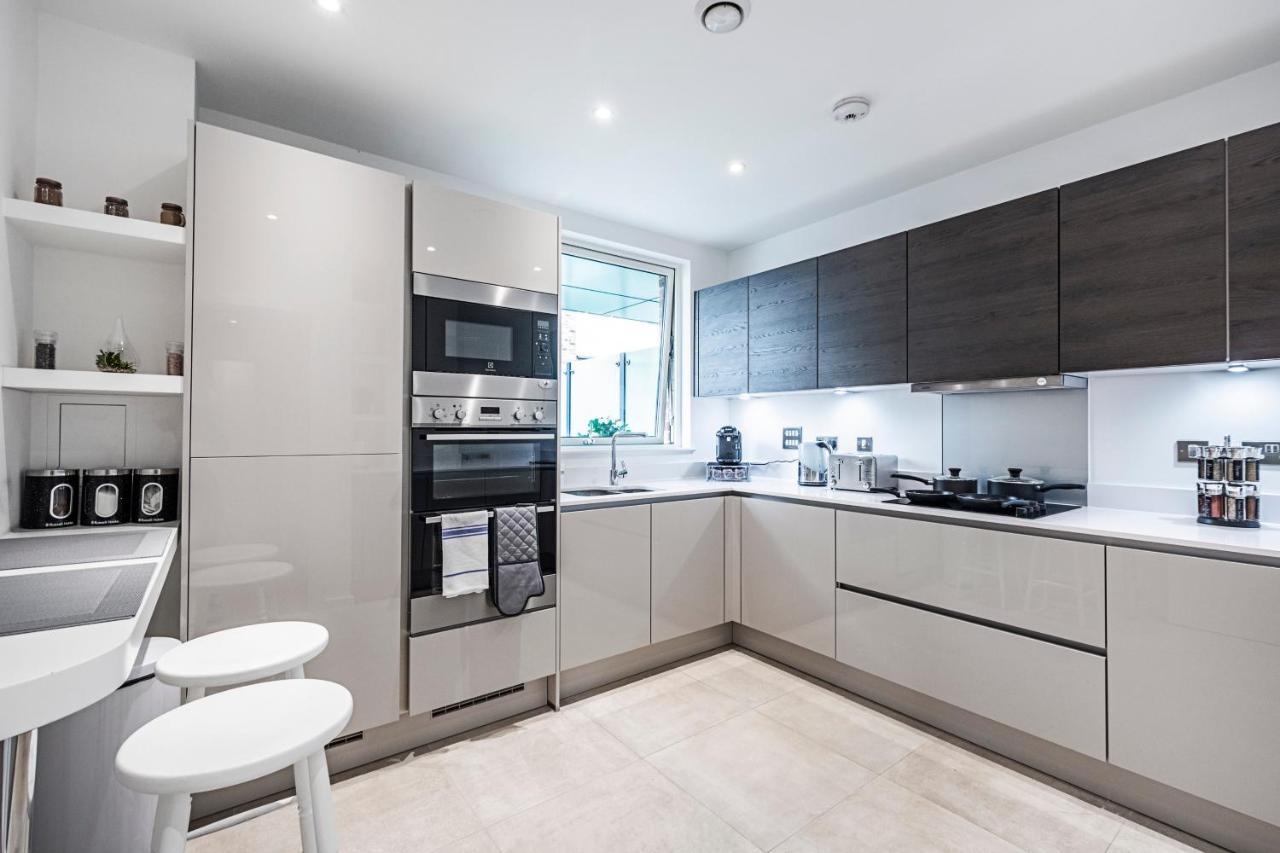 Апартаменты Chiswick Park 3 Bed 3 Bath West London - Parking Экстерьер фото