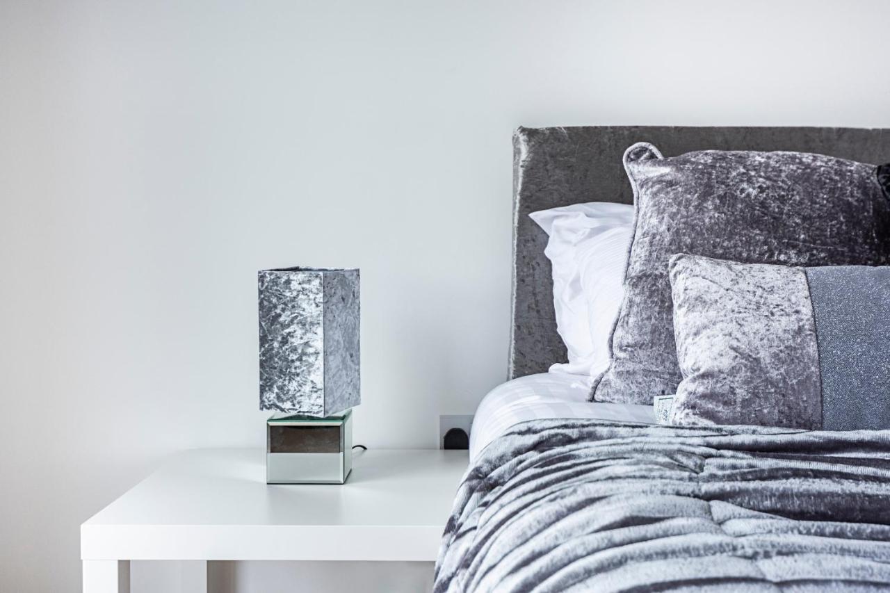 Апартаменты Chiswick Park 3 Bed 3 Bath West London - Parking Экстерьер фото