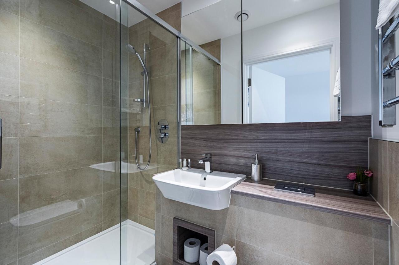 Апартаменты Chiswick Park 3 Bed 3 Bath West London - Parking Экстерьер фото