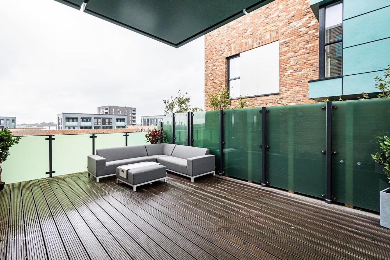 Апартаменты Chiswick Park 3 Bed 3 Bath West London - Parking Экстерьер фото